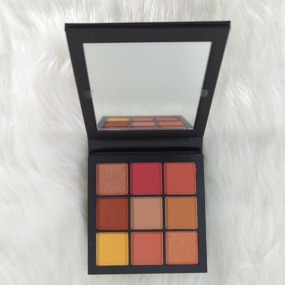 HUDA BEAUTY Coral Obsessions Palette in Coral - Picture 4 of 6